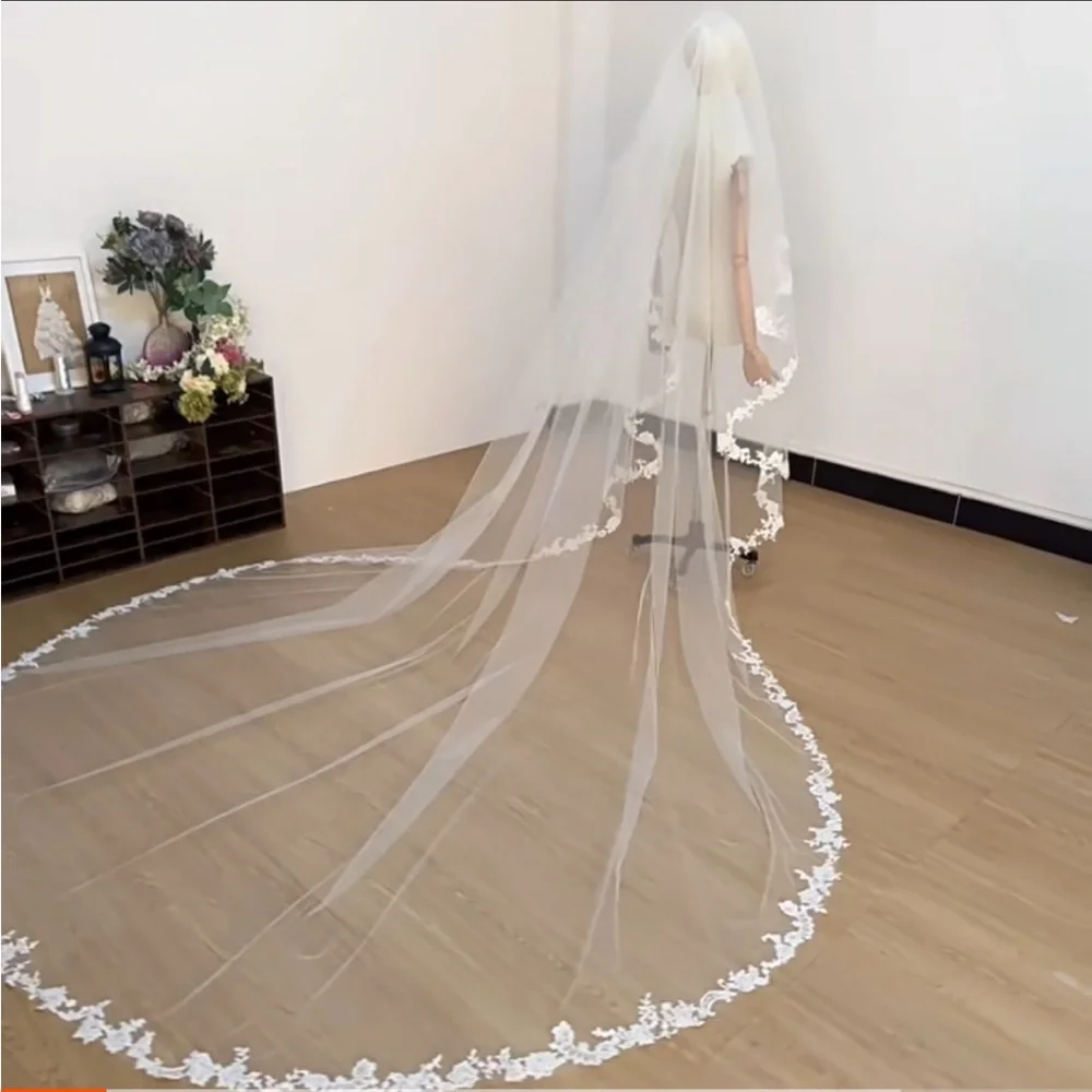 Cathedral Floral Lace Wedding Veil - Picture 2 of 6
